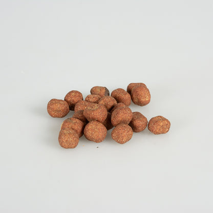 Duvo+ Crunchy Salmon Balls for Cats 50g | Salmon Cat Treats with Taurine & Vitamin E